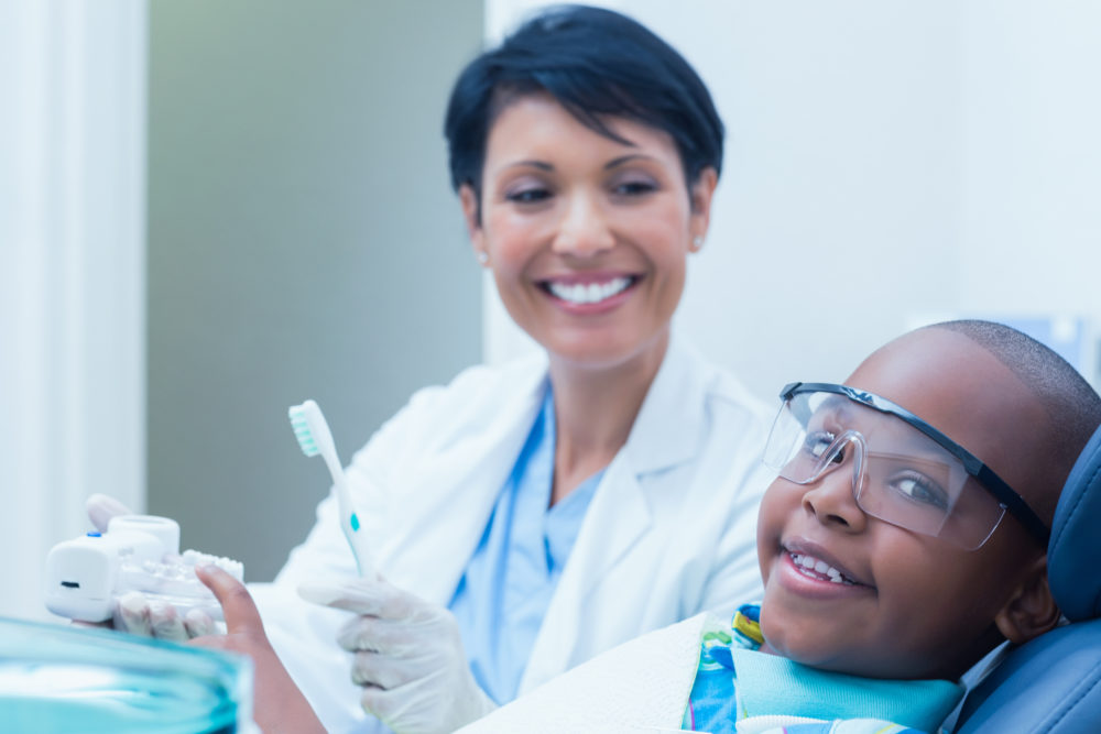 Pediatric-Dental-Assistant-School-Dental-Assistant-with-child-patient