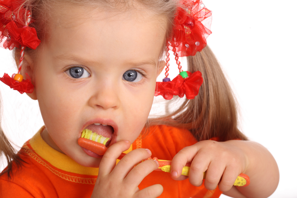 PDAS-little-girl-brushing-teeth